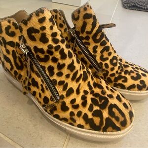 Steve Madden zip cheeta tennis shoes